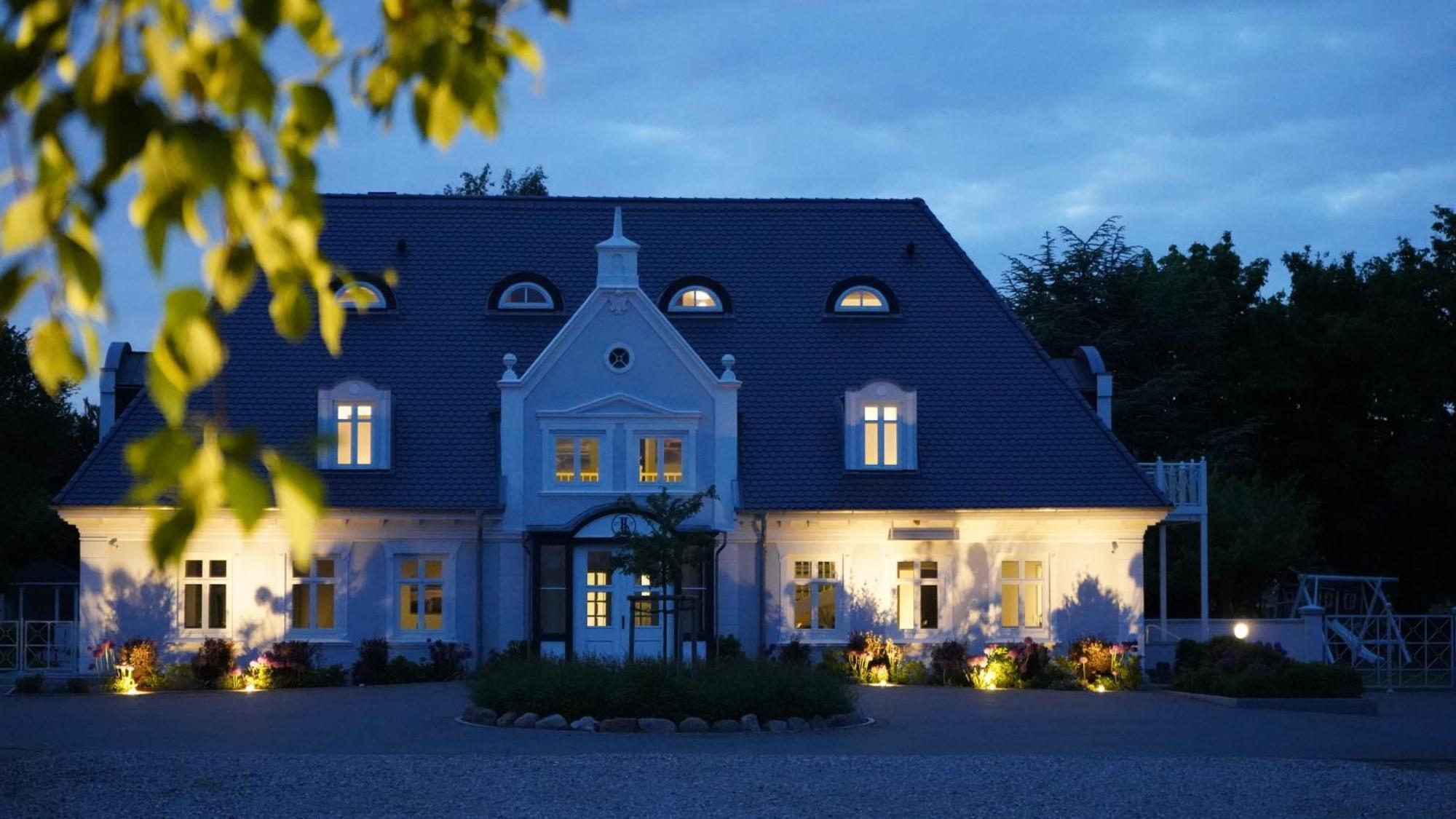 Landhaus Luetjenhof Hotel Grossenbrode Exterior photo