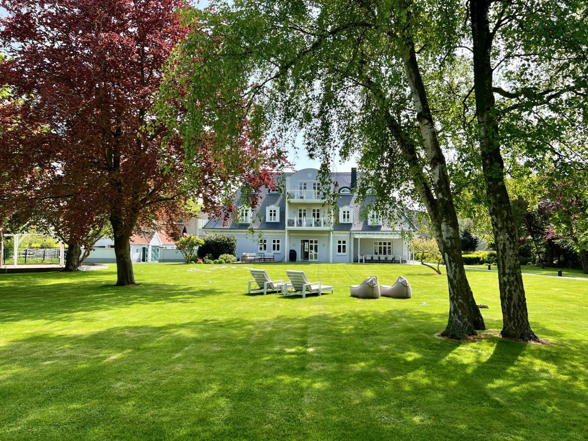Landhaus Luetjenhof Hotel Grossenbrode Exterior photo